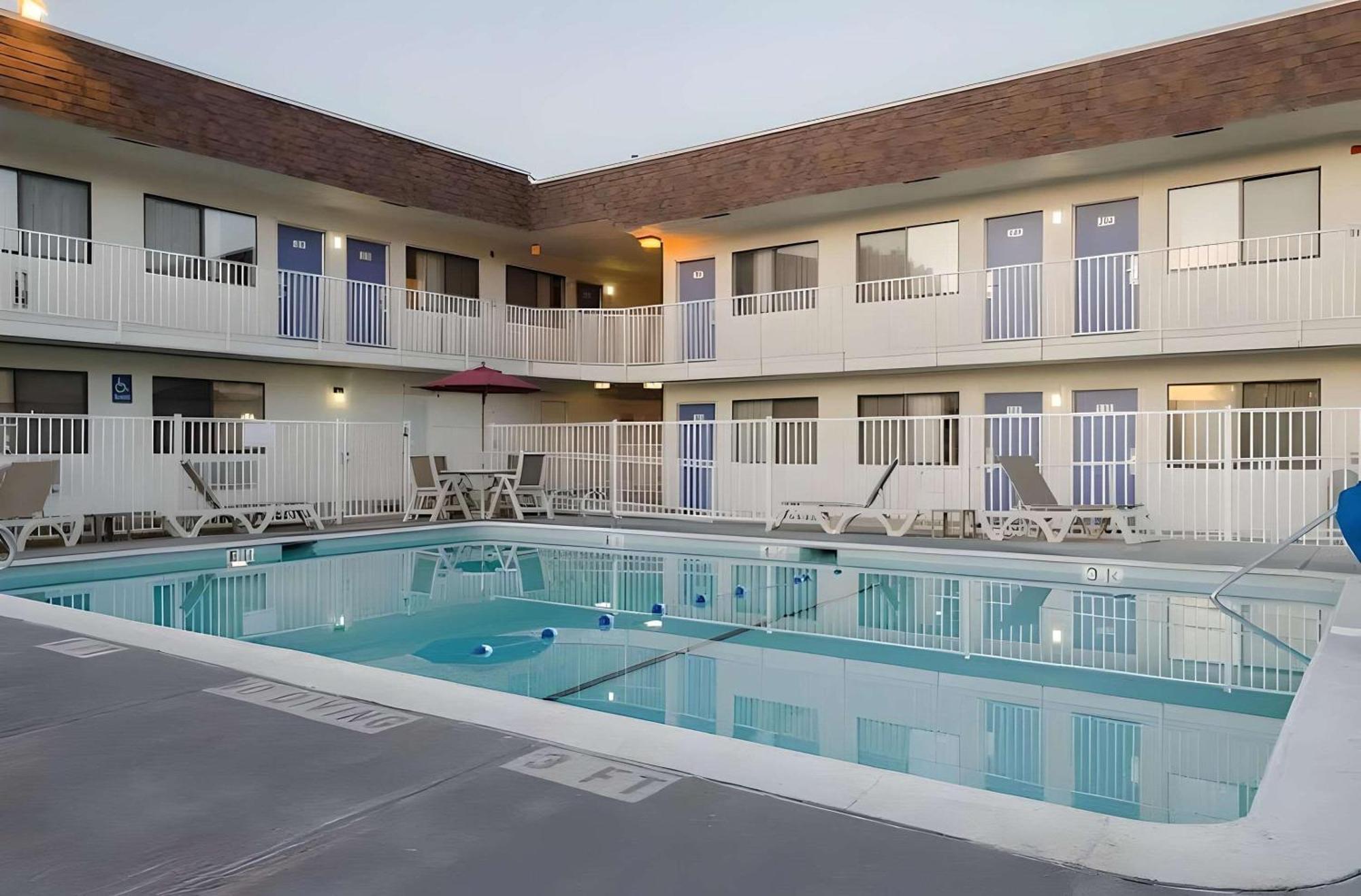Park Inn By Radisson, Turlock Eksteriør billede