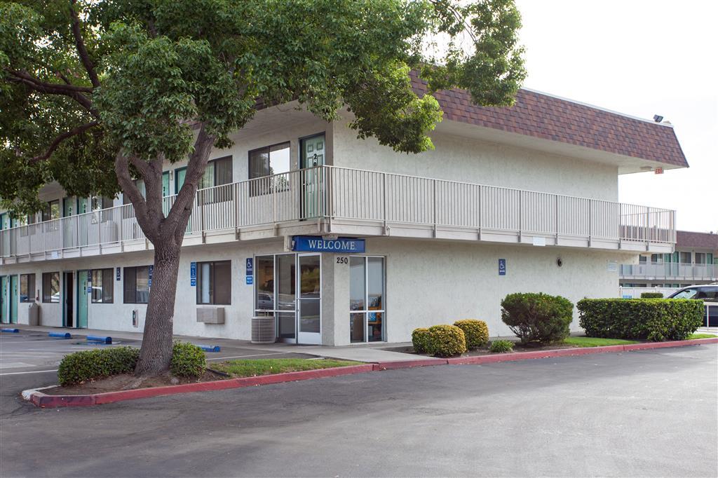 Park Inn By Radisson, Turlock Eksteriør billede