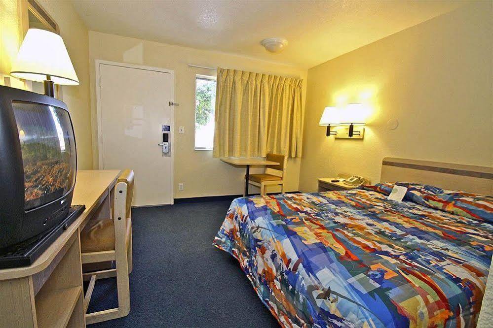 Park Inn By Radisson, Turlock Eksteriør billede